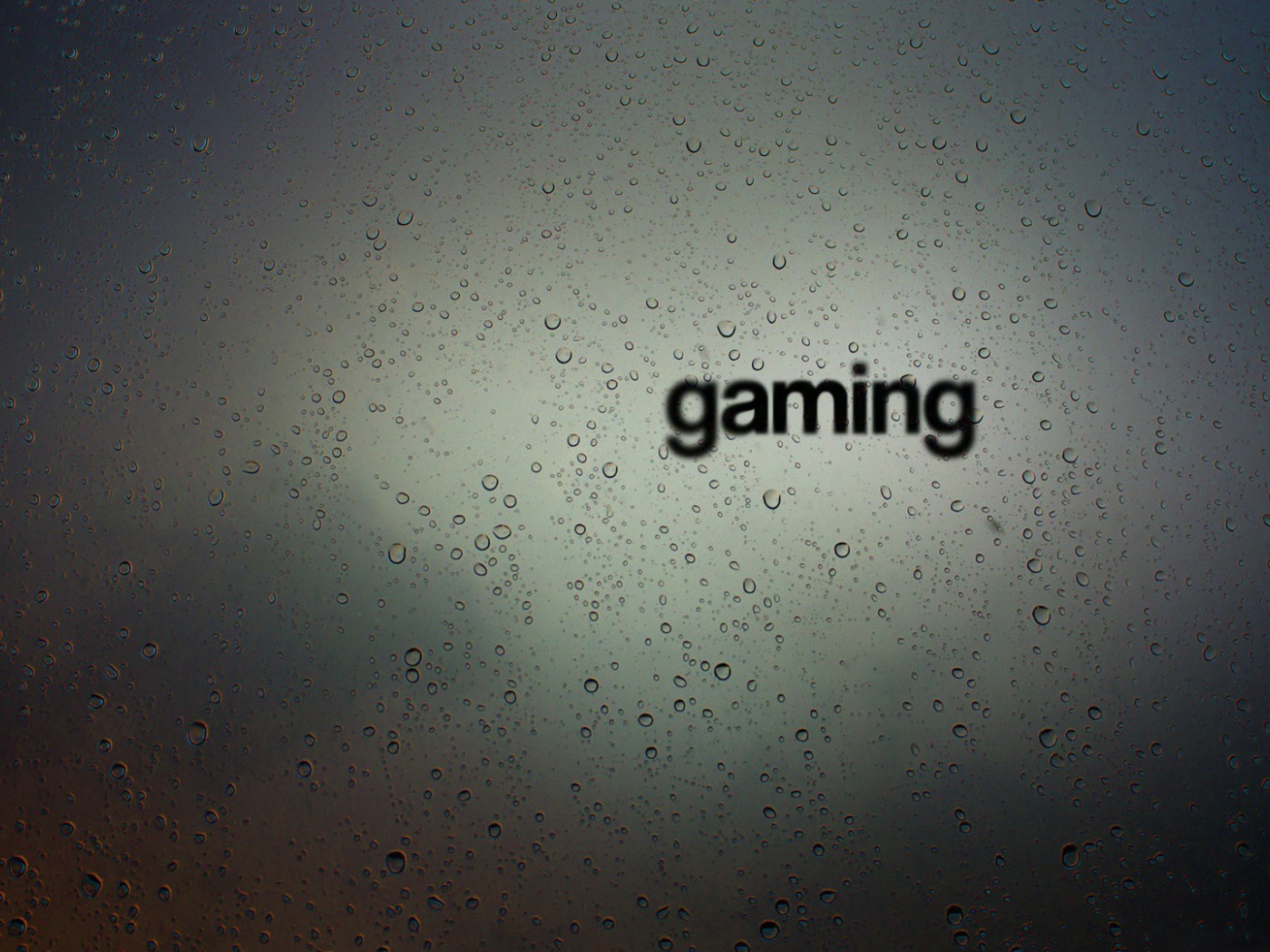 Капли на стекле с надписью