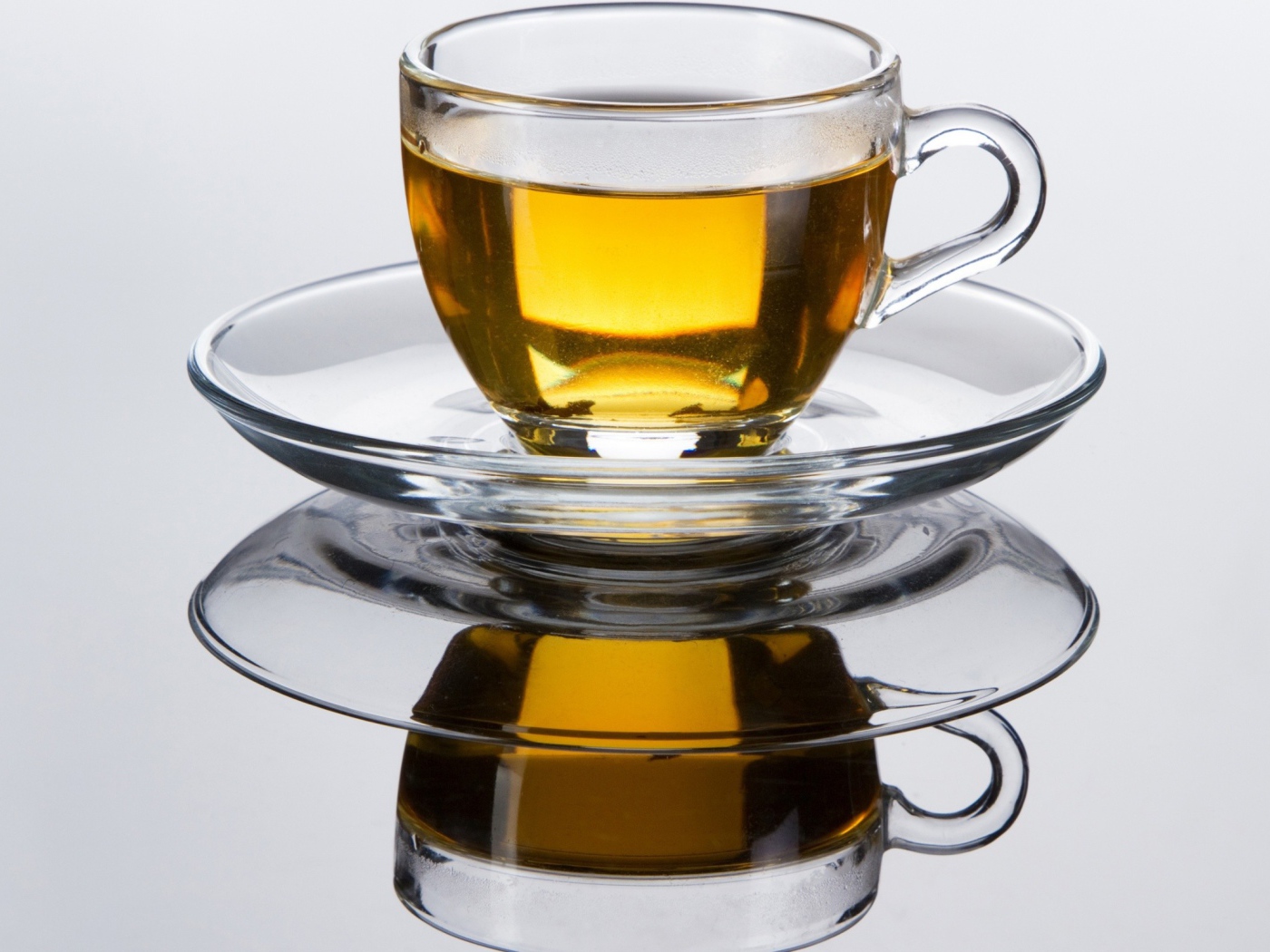 Чашка с зеленым чаем