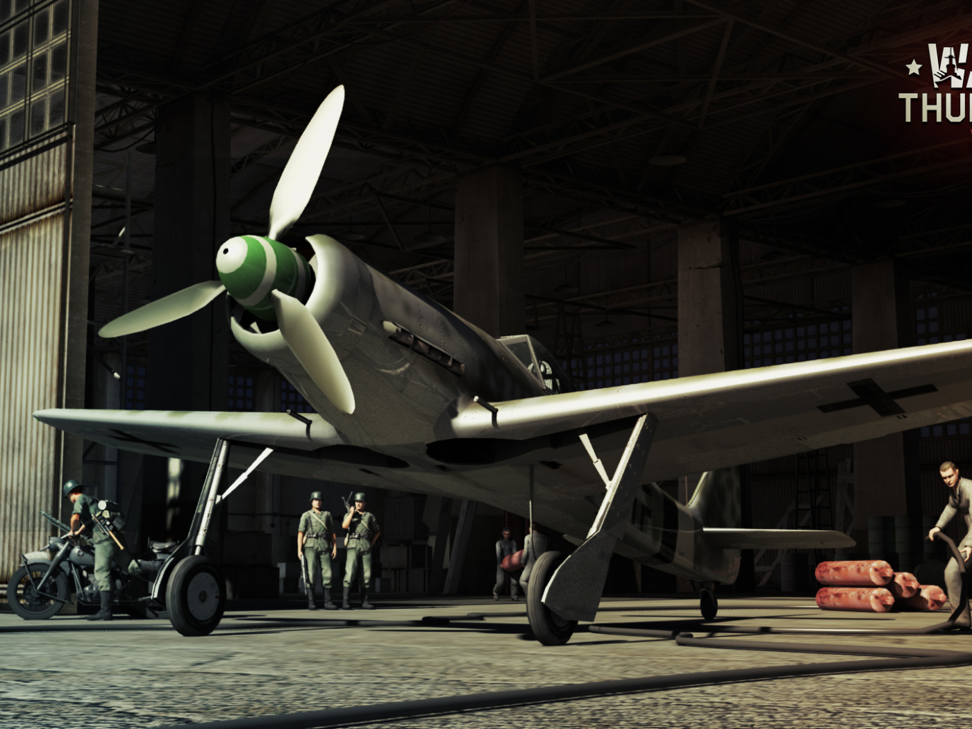 War Thunder самолет в гараже