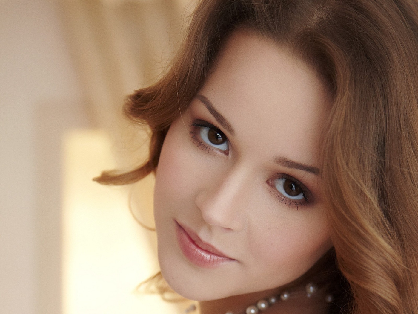 Большие карие глаза