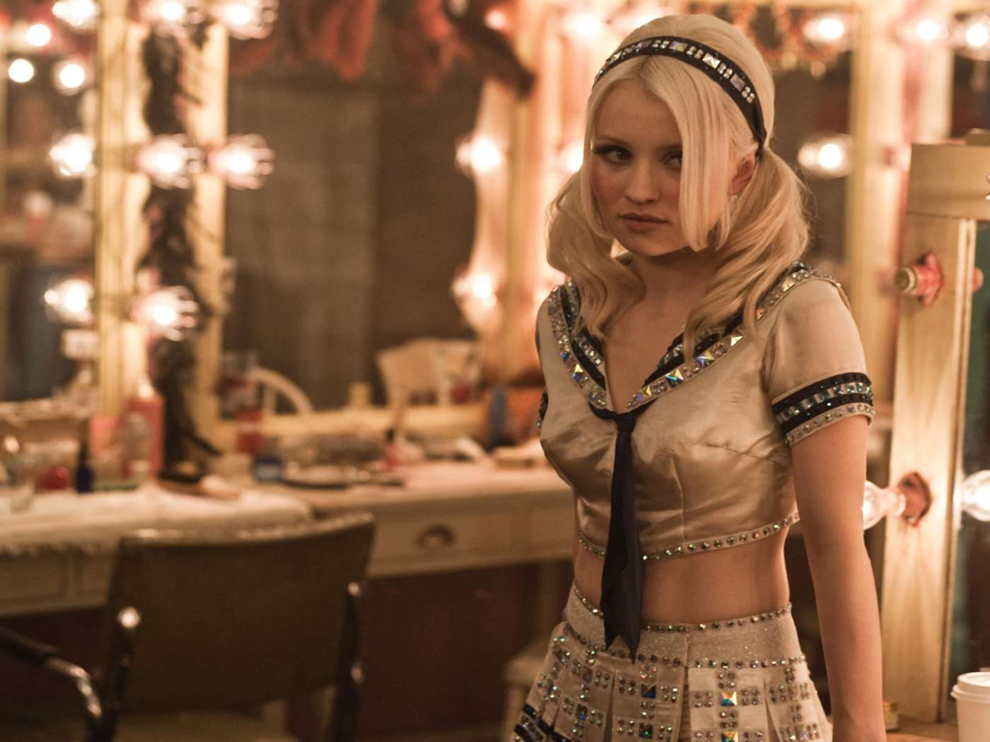 Девушка в коричневом тоне