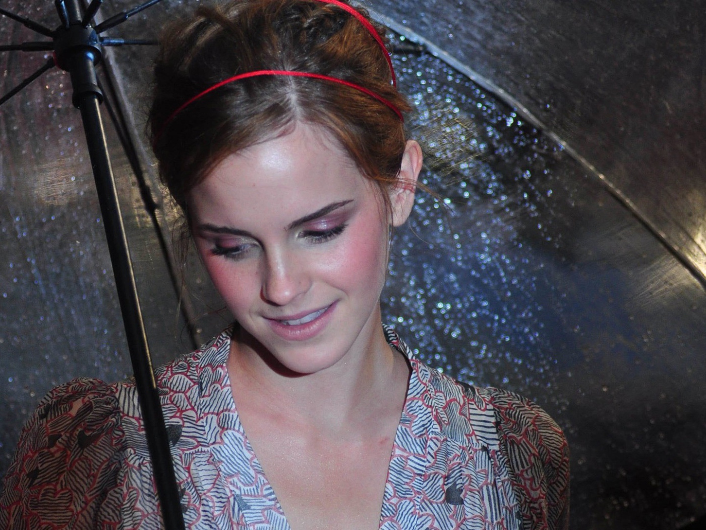 Девушка под зонтом