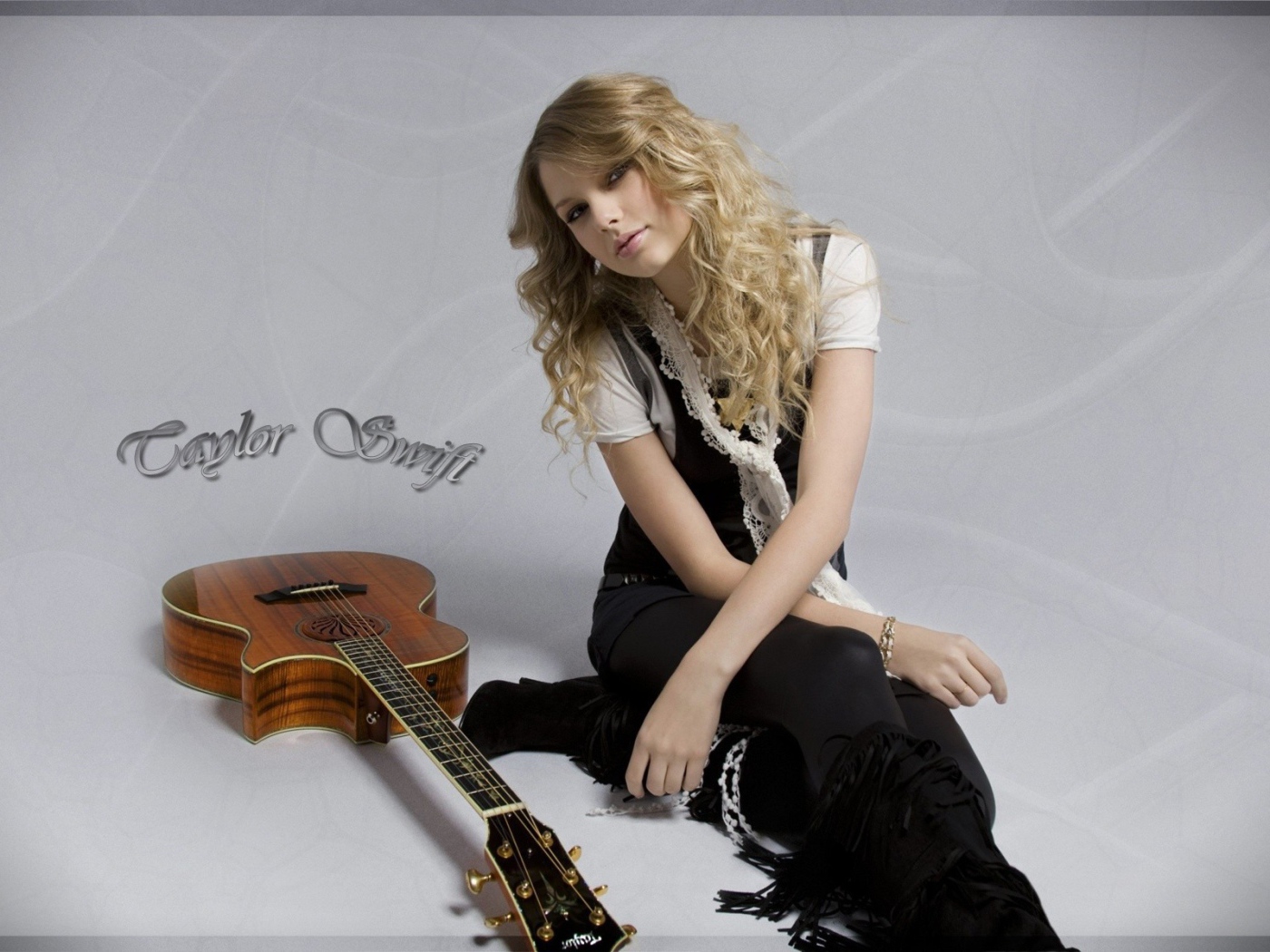 Тейлор с гитарой