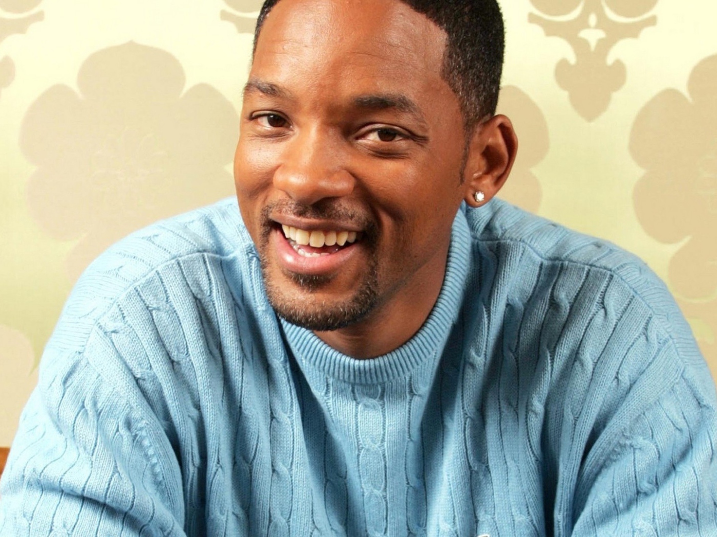Актер Уилл Смит в свитере