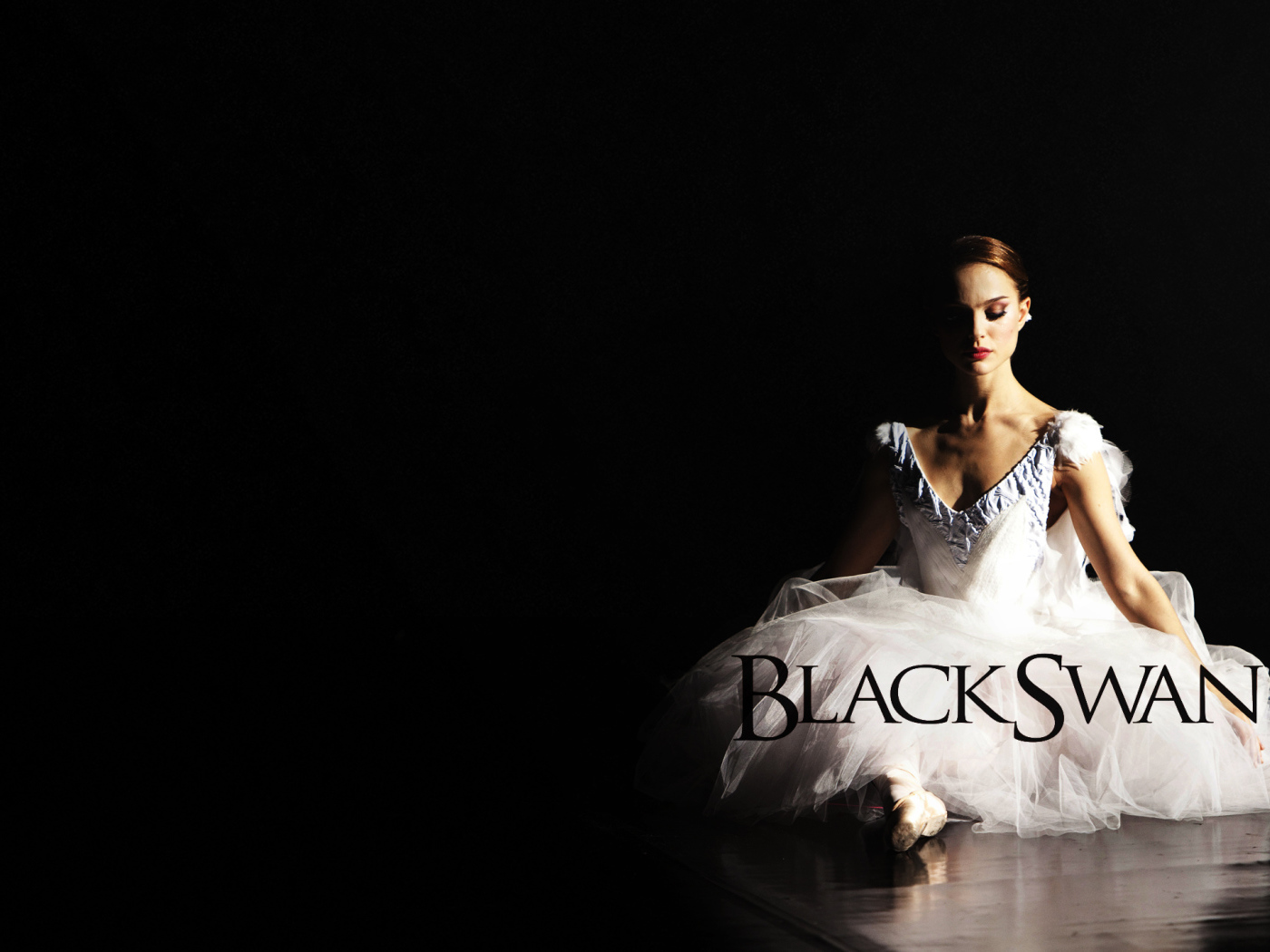 Балерина в образе белого лебедя