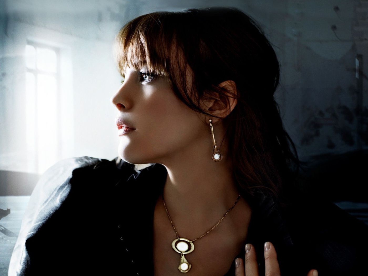 Актриса Лив Тайлер  брюнетка