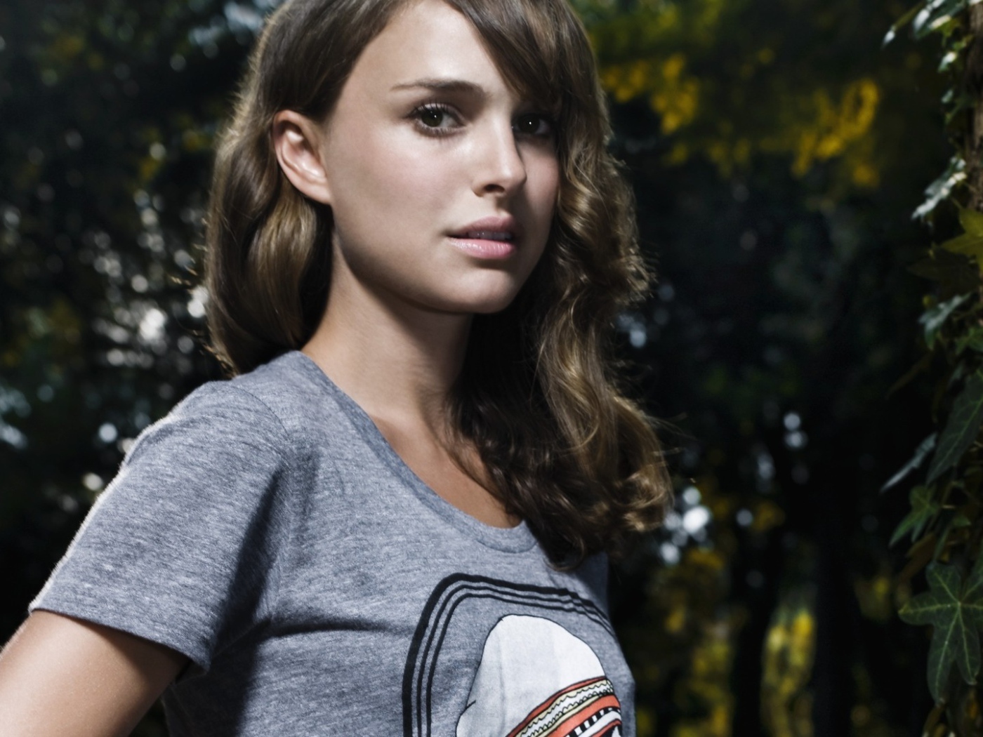 Натали Портман в футболке