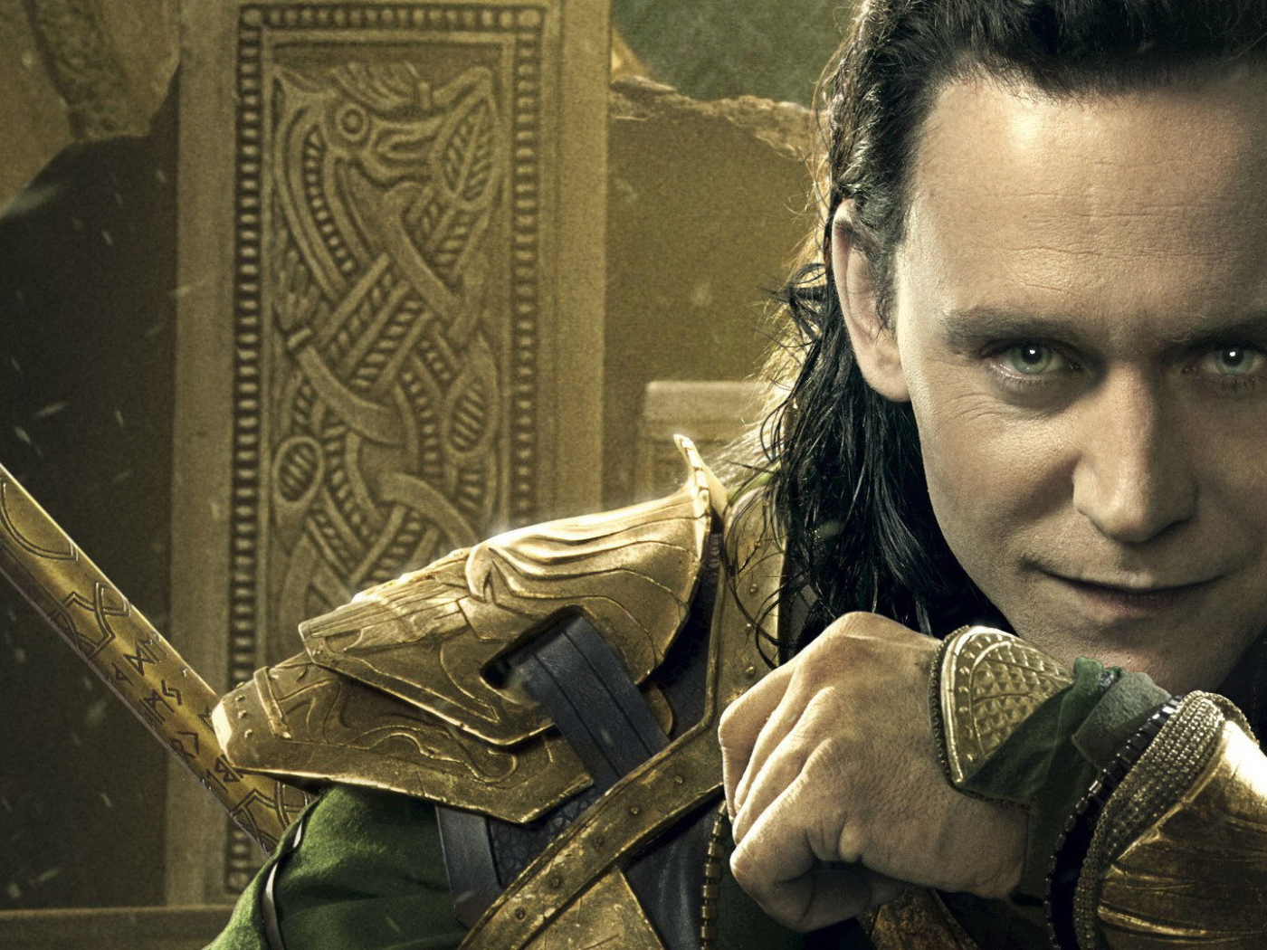 Тор темный мир: Локи лицо крупным планом