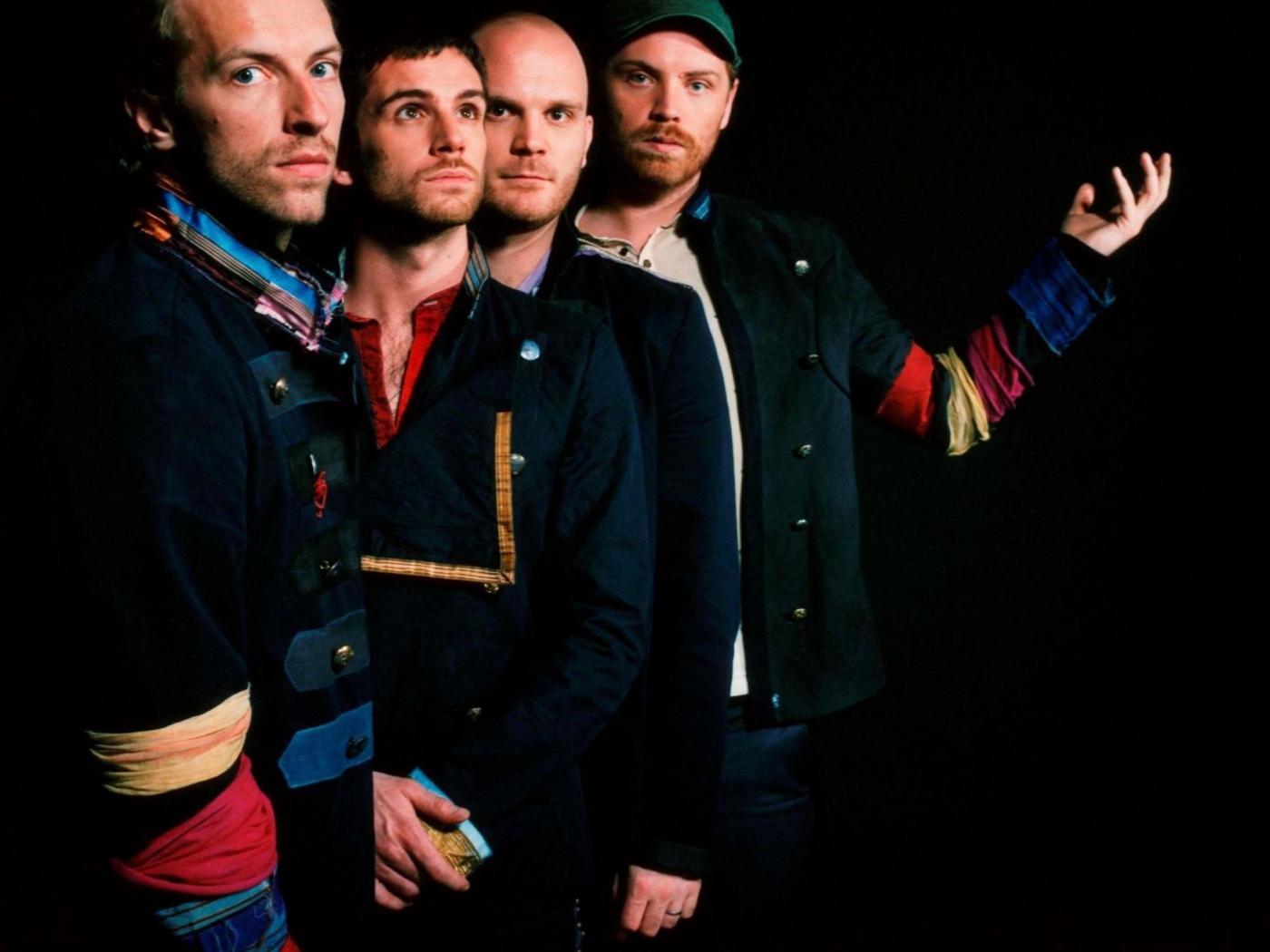 Coldplay в черном фоне
