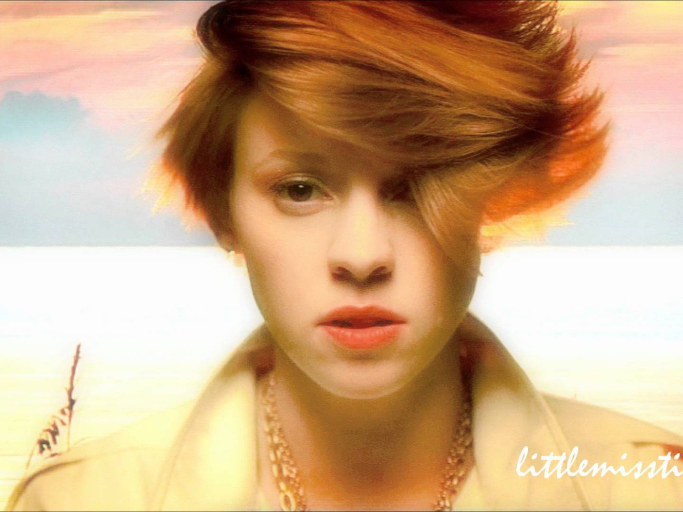 La Roux, недалеко от Солнечного озера