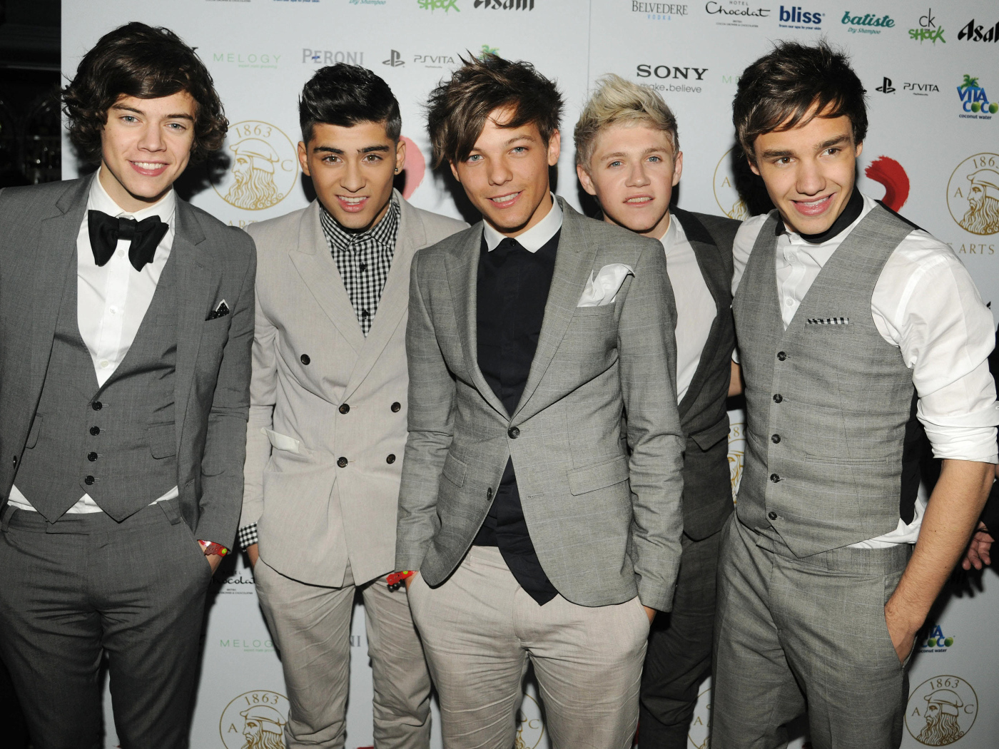 One Direction в костюмах