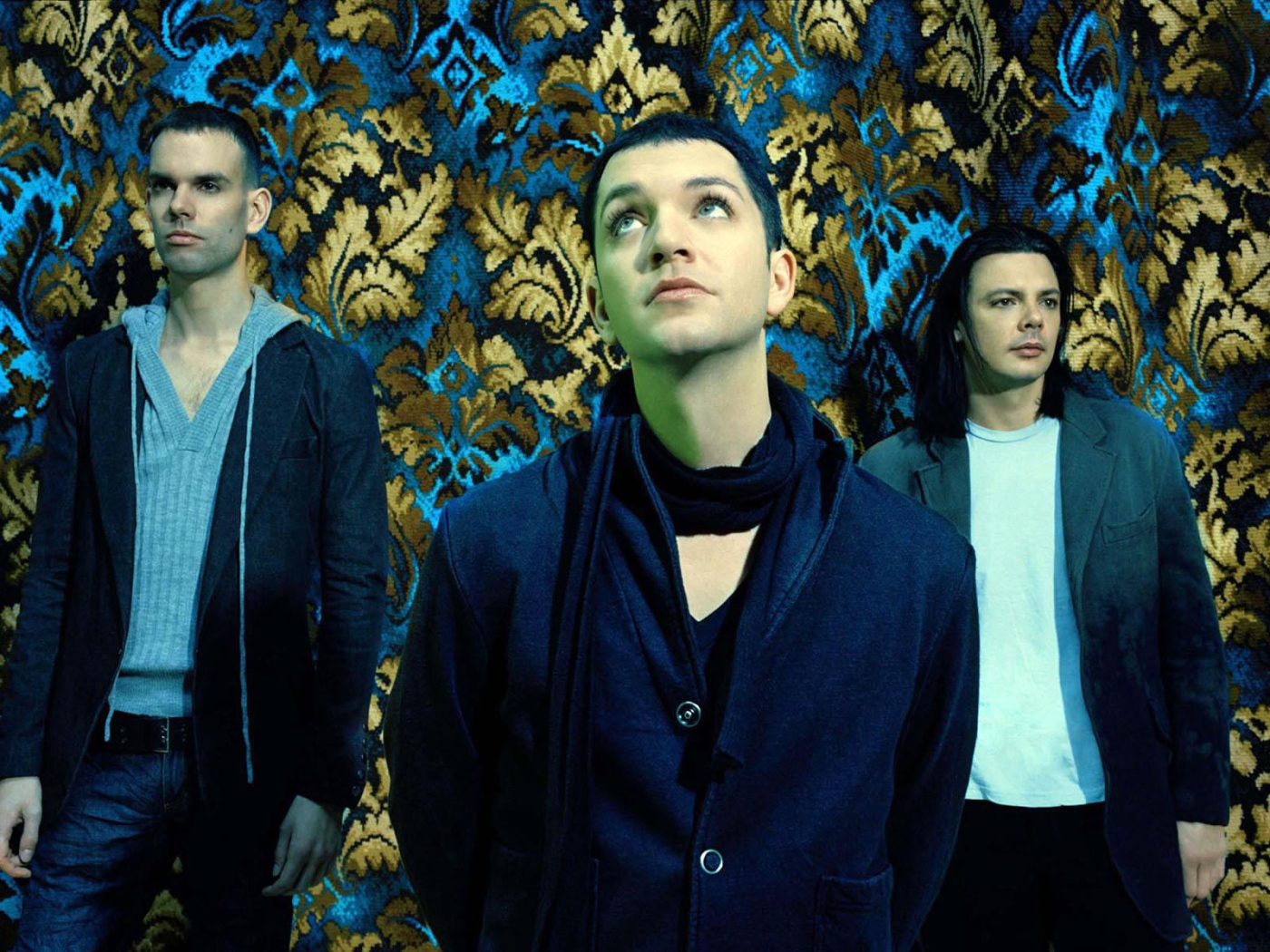 Placebo на разноцветном фоне