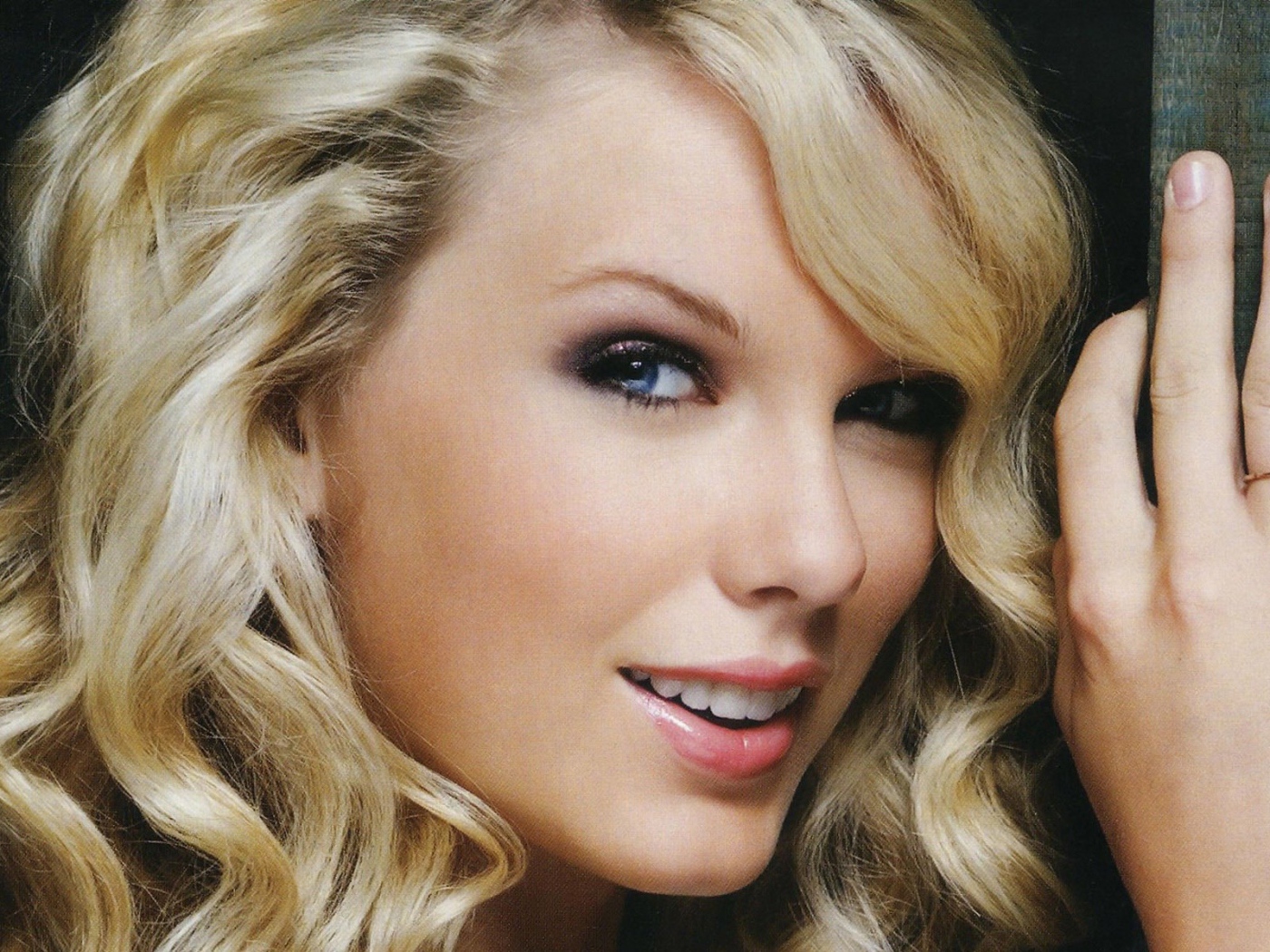 Taylor Swift красивая блондинка