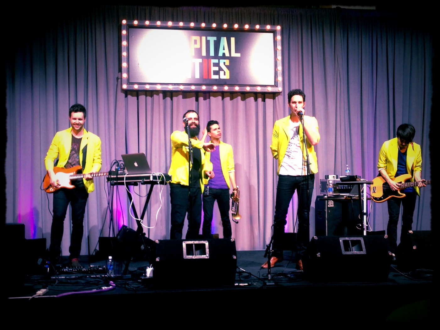 Capital Cities выступают