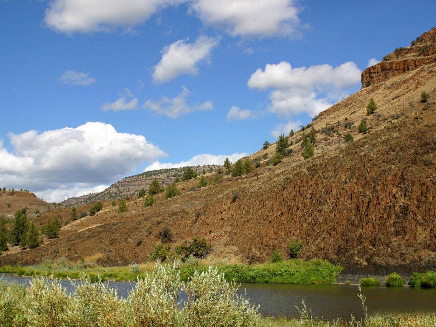 Гора и речка