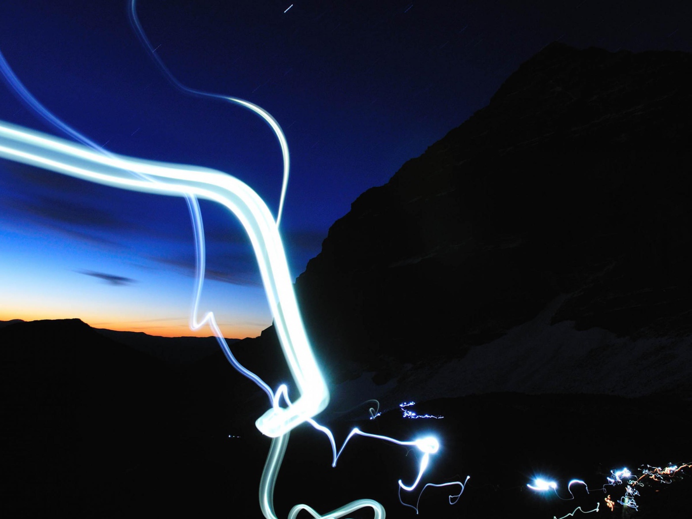 Полоски света в ночи