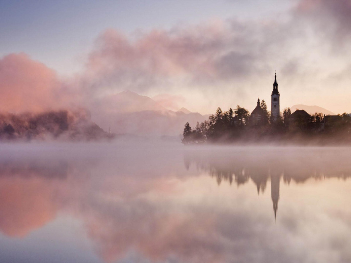 Туман над озером