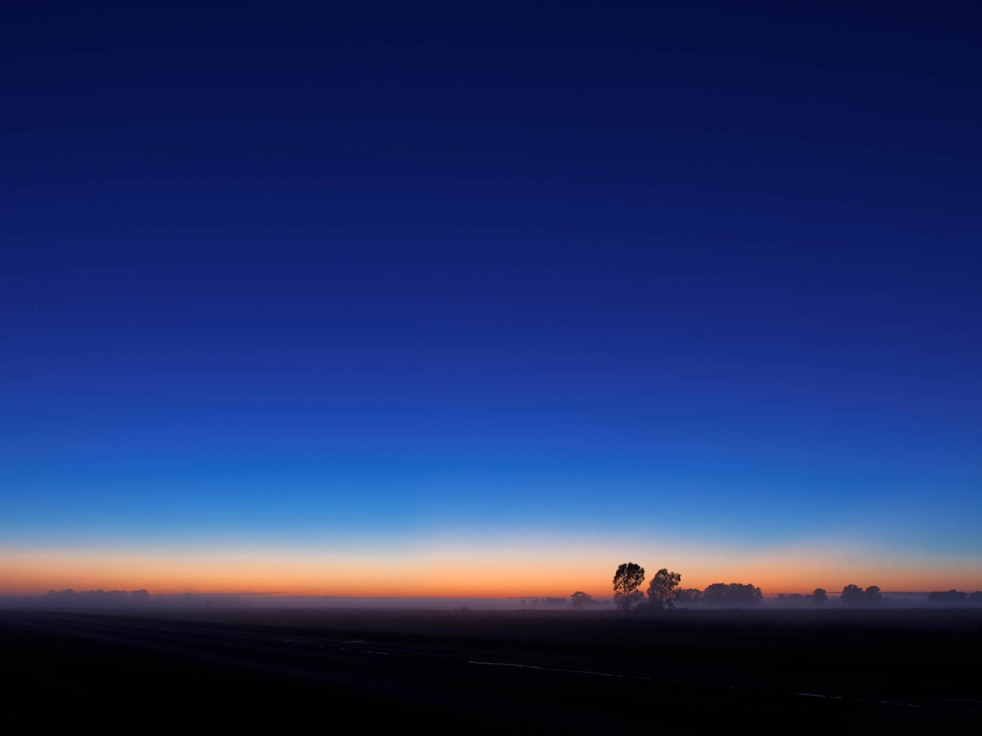 Восход солнца на горизонте