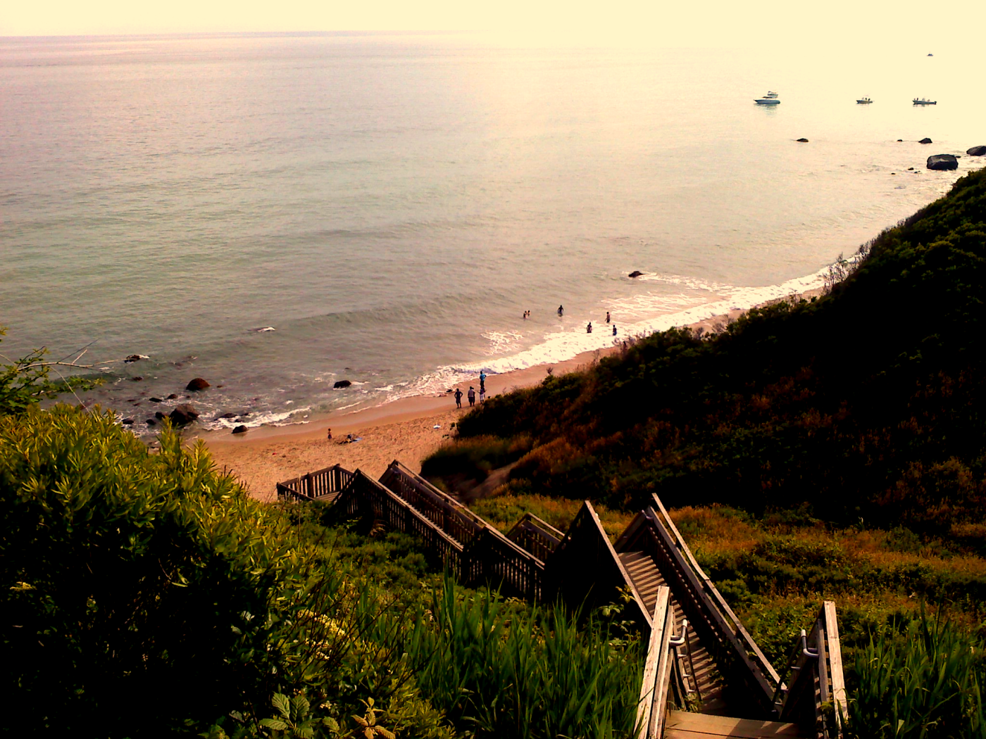 Лестница для спуска на пляж