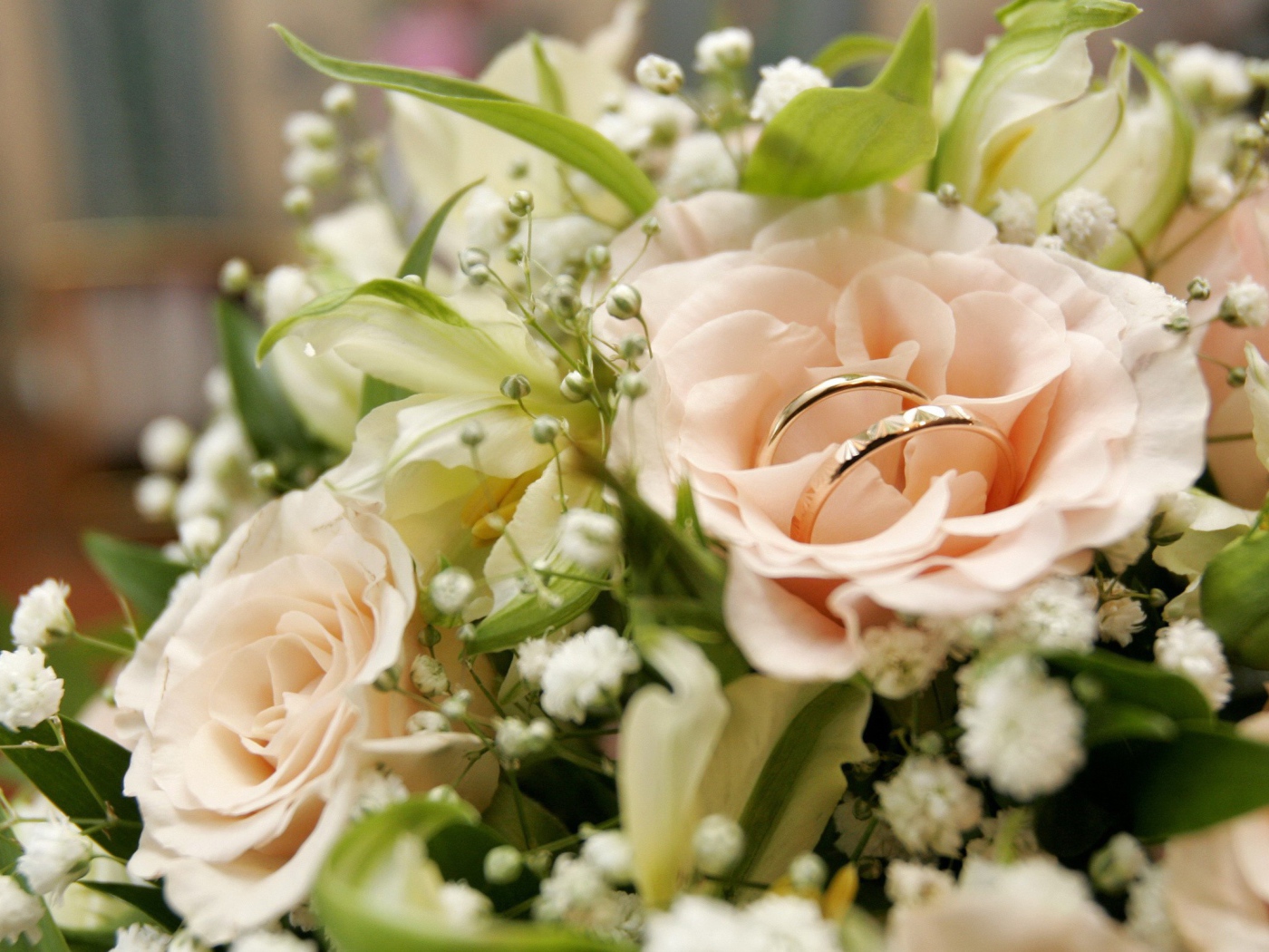 Wedding bouquet with rings
