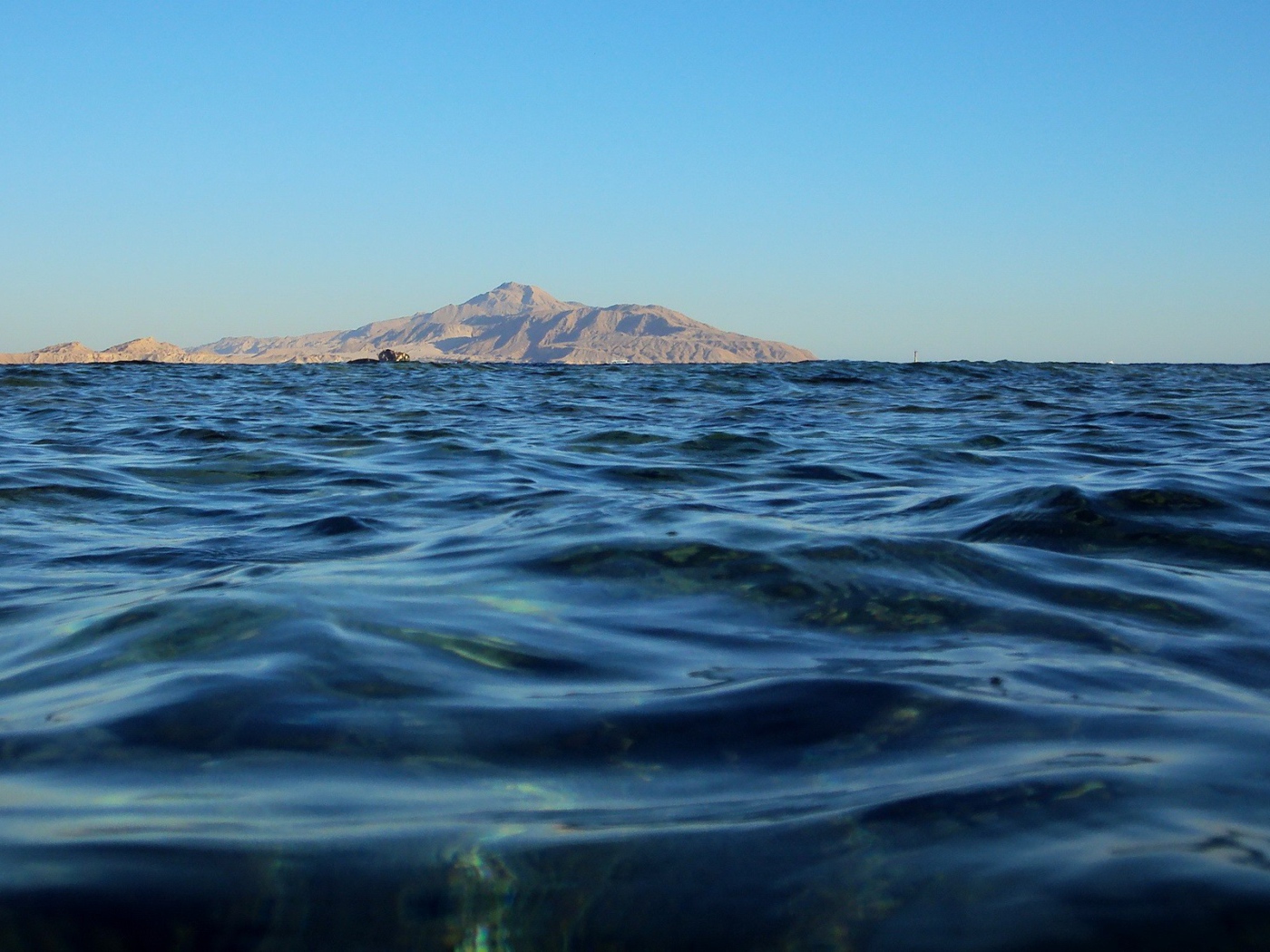 Далекий остров в океане