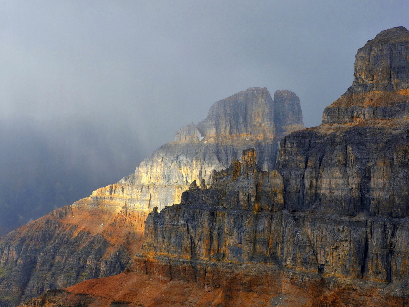 Разноцветные горы