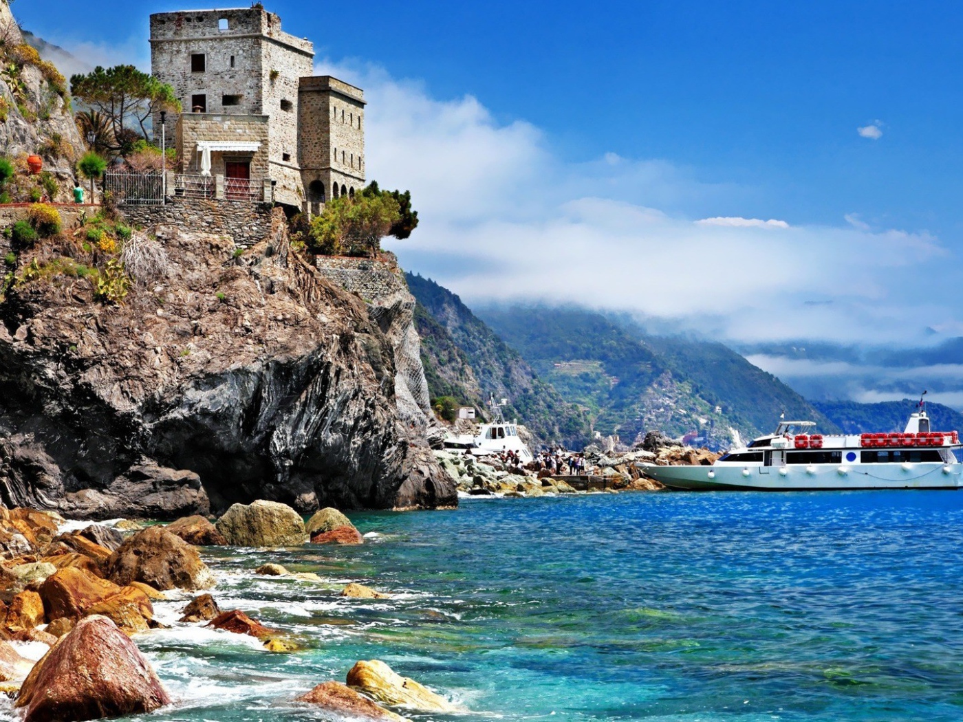 Старинная крепость