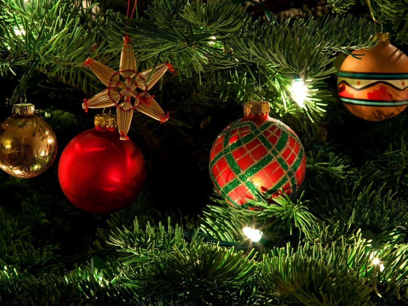 Елочные игрушки из стекла