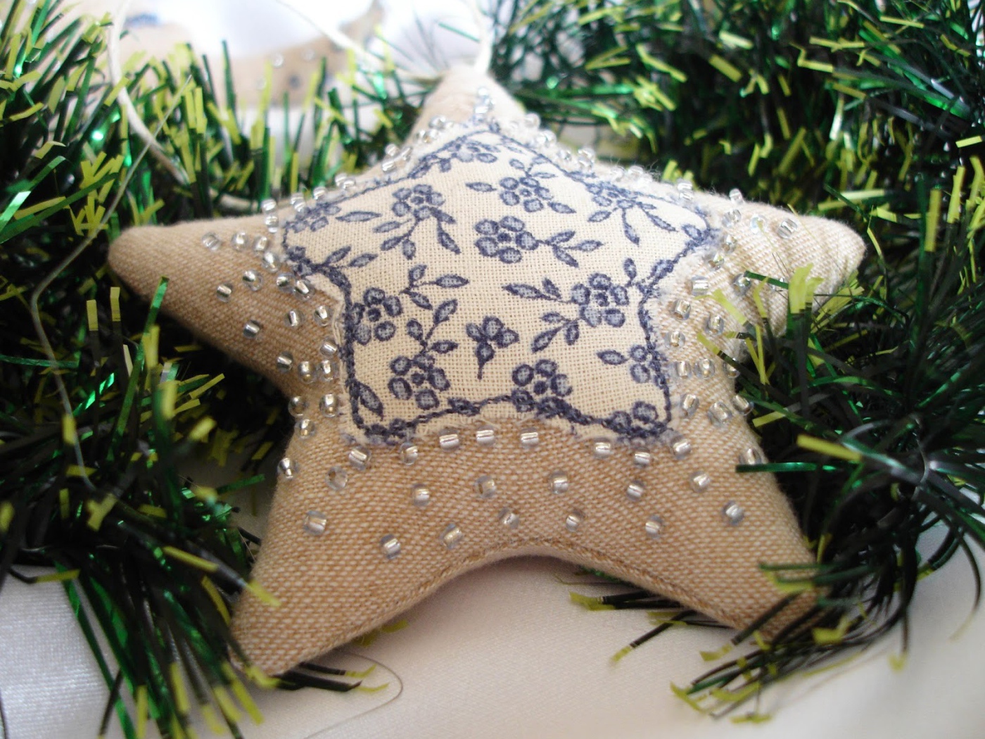 Елочные игрушки гжель