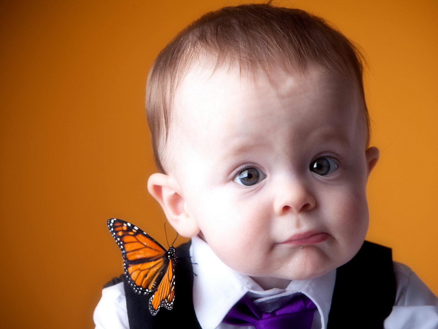 Мальчик с бабочкой