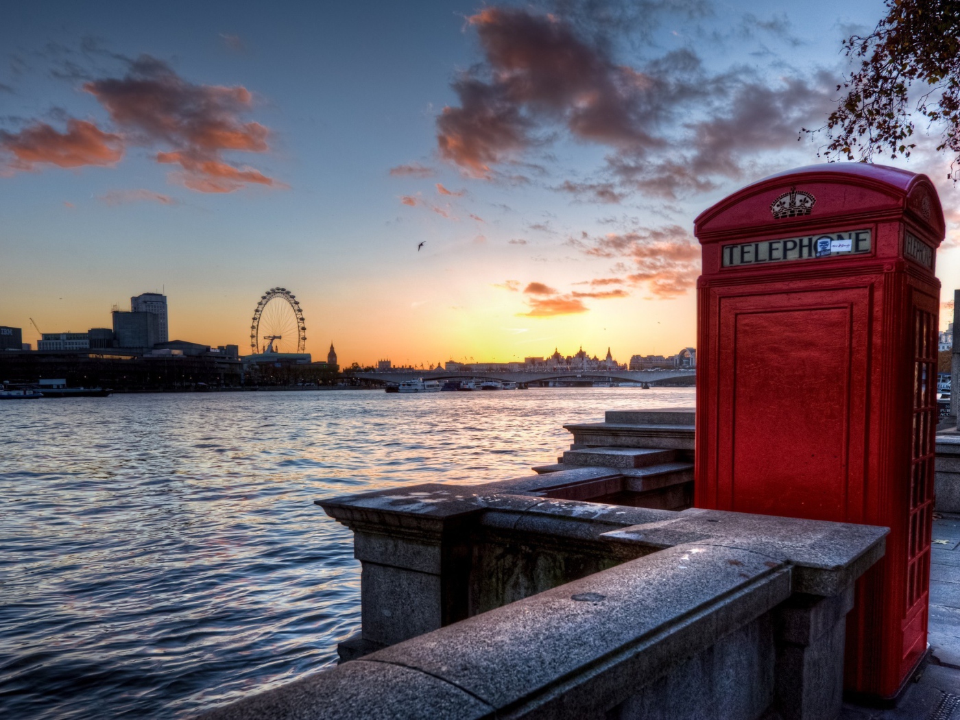 Телефонная будка в Лондоне