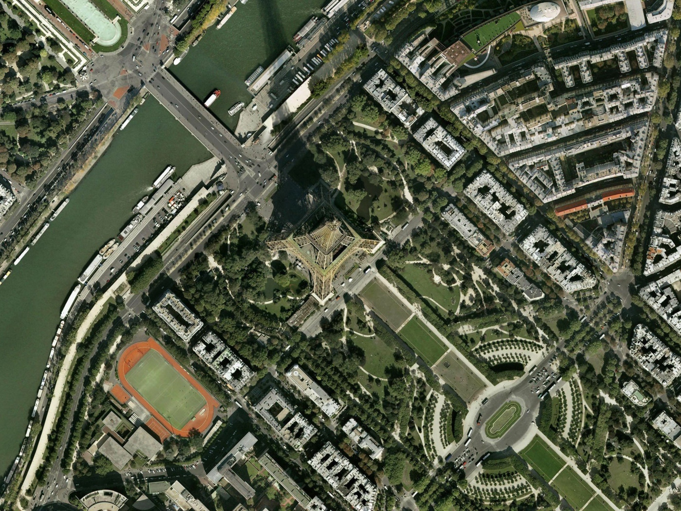 Париж из космоса