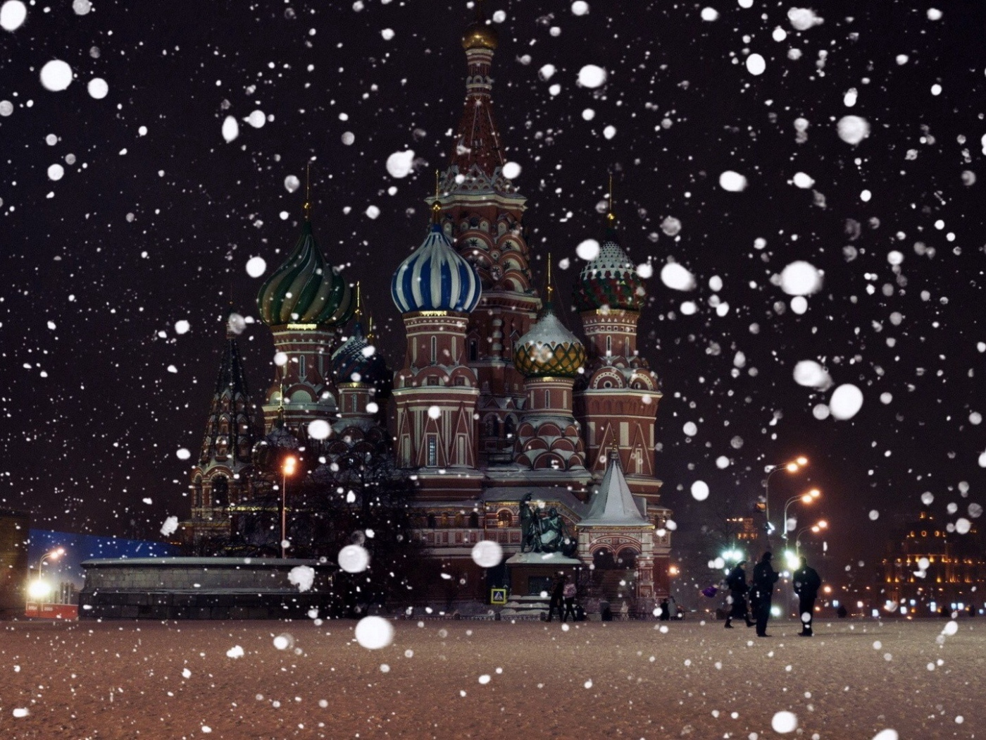 Красная площадь во время снега