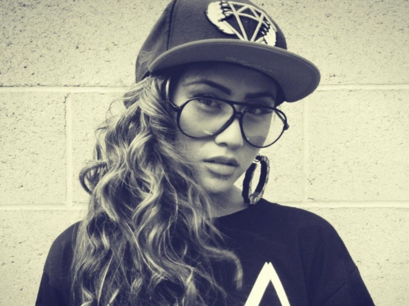 Красивая девушка в очках, swag