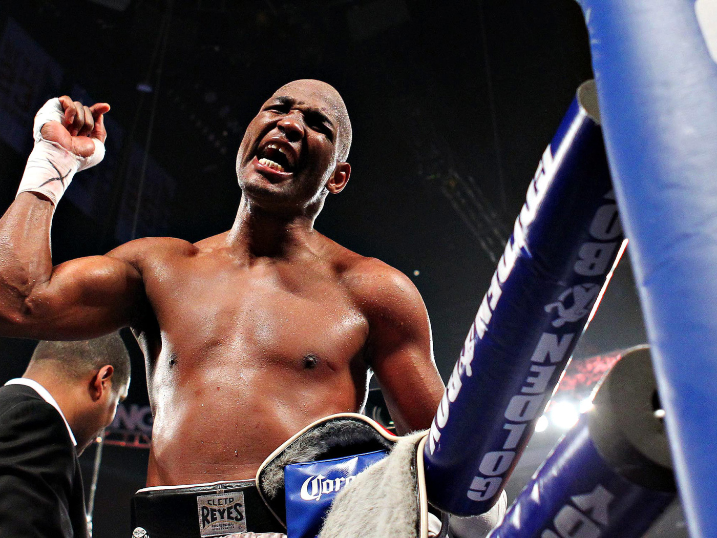 Боксер Бернард Хопкинс выиграл сражение