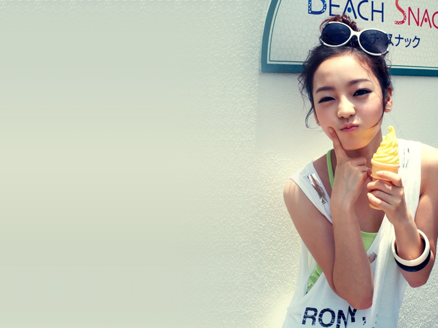 Девушка с мороженым, swag