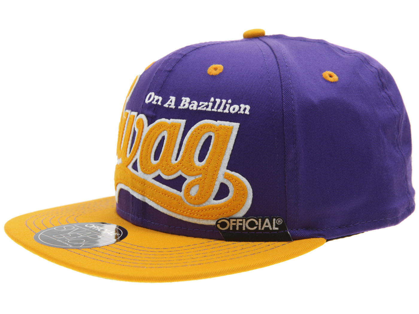 Фиолетовая кепка swag на белом фоне