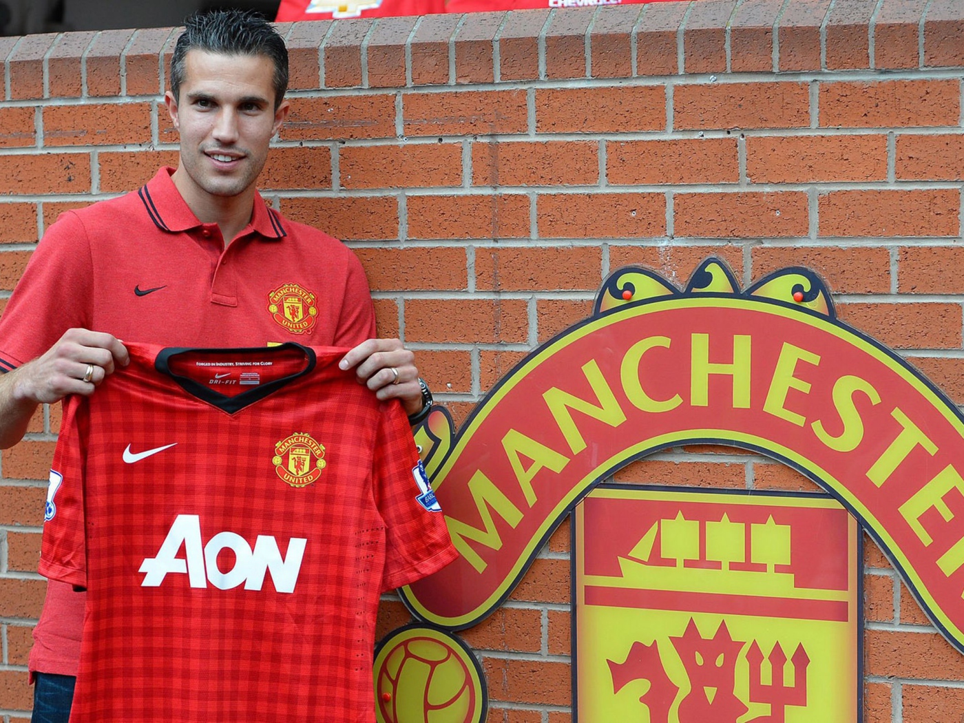 Нападавший игрок Манчестер Юнайтед Робин ван Перси
