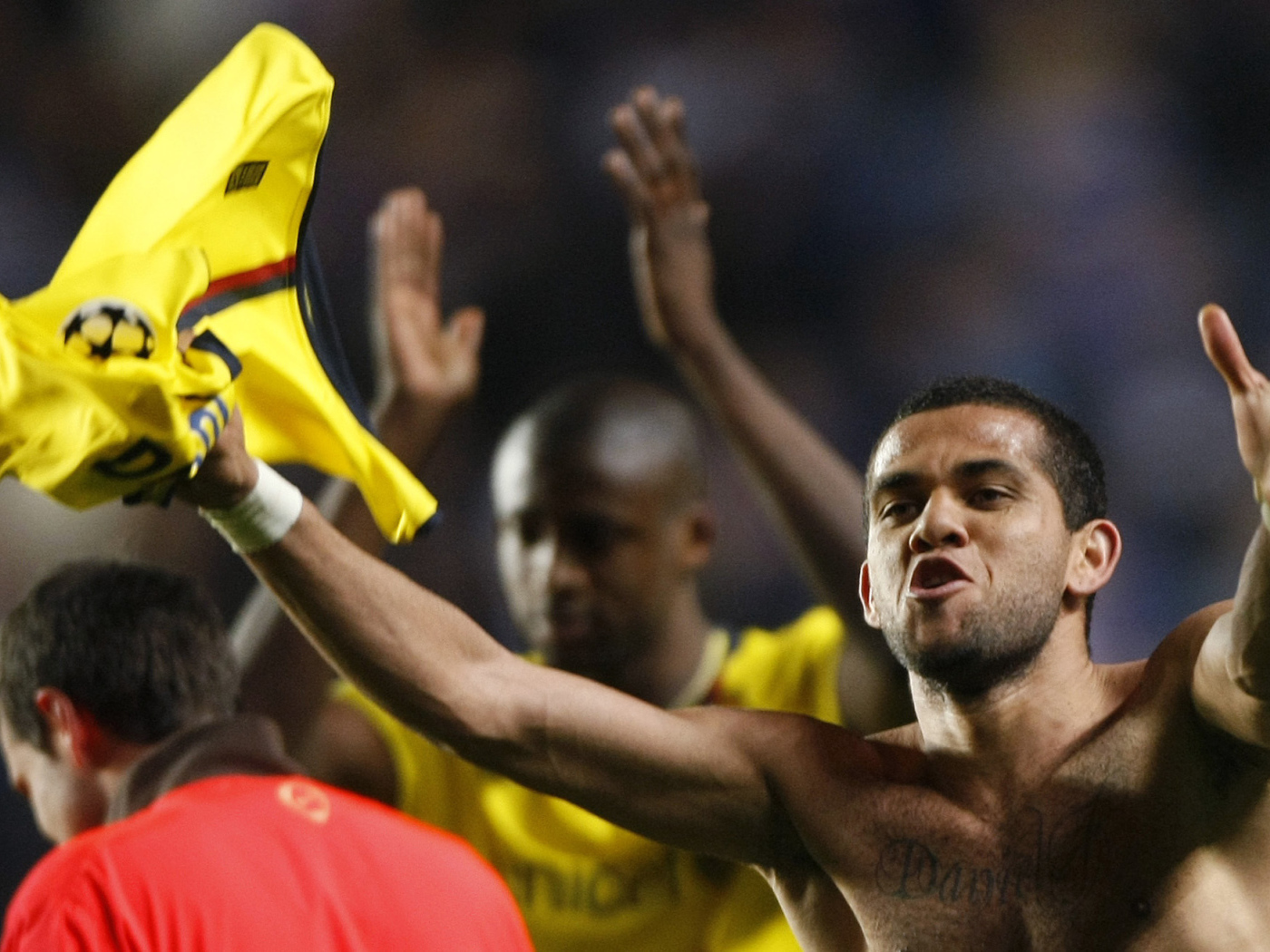 Лучший футболист Барселоны Даниэл Алвес без его футболки