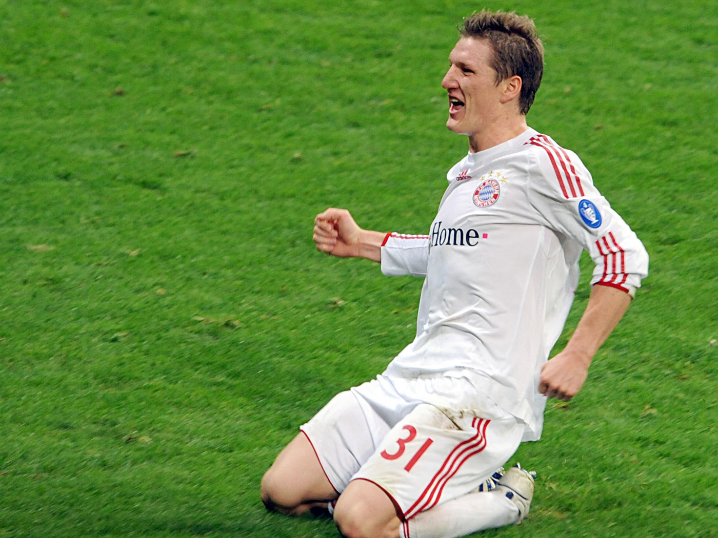 The best halfback of Bayern Bastian Schweinsteiger scored