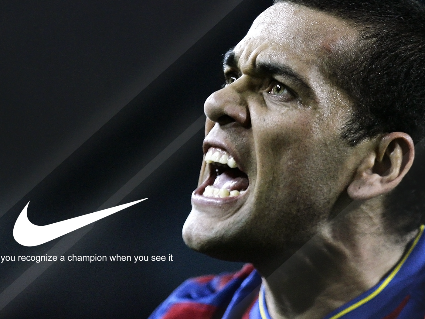 Защитник Барселоны Даниэл Алвес