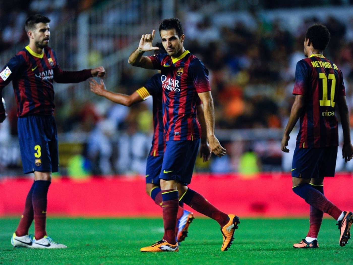 Футболист Барселоны Франсеск Фабрегас и его команда