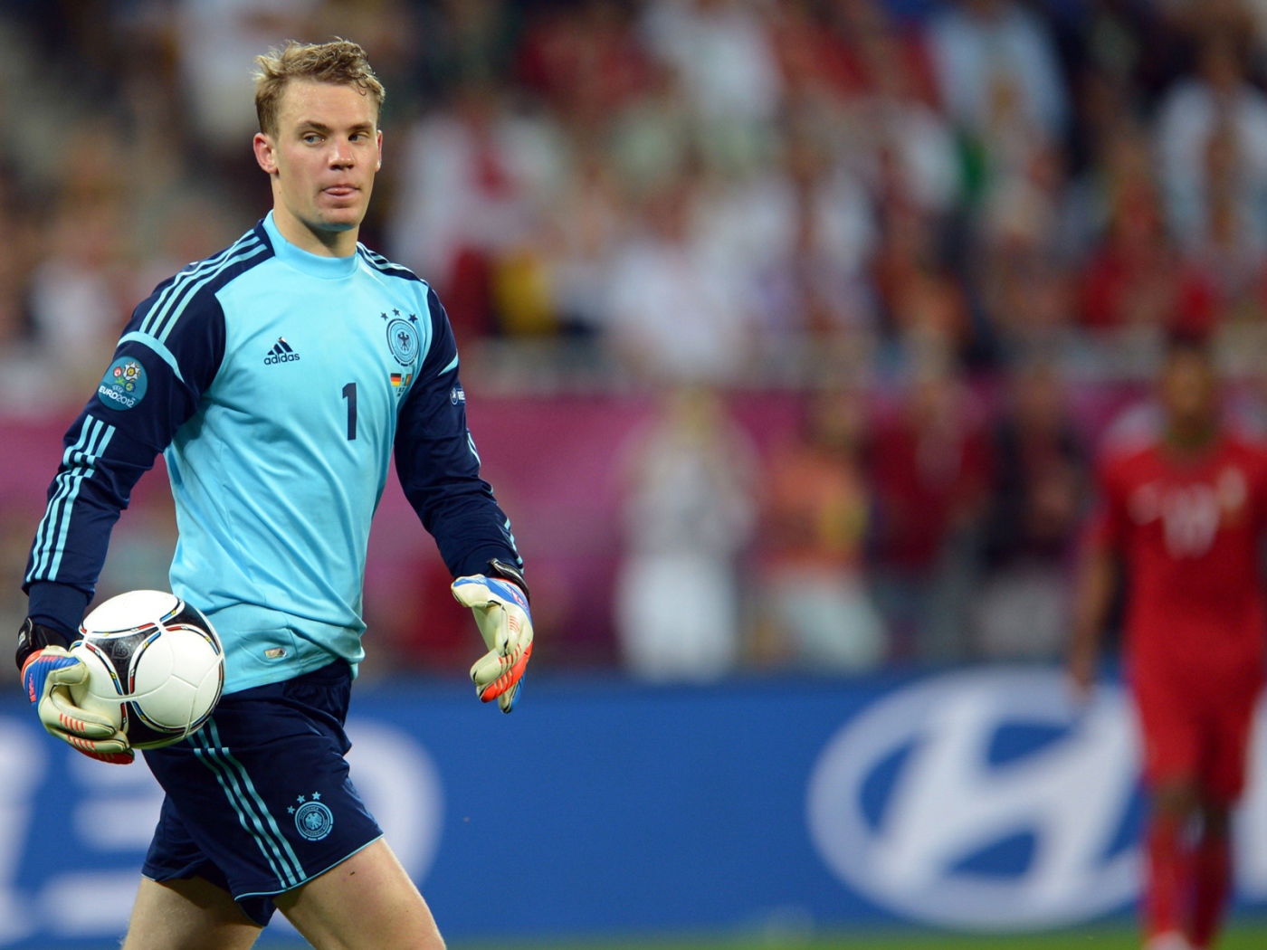  Футболист Баварии Мануэль Нойер