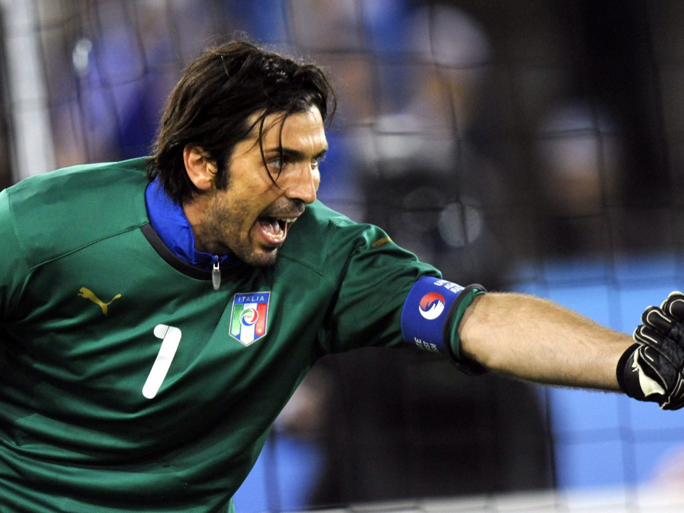 Футболист Ювентуса Джанлуиджи Буффон кричит