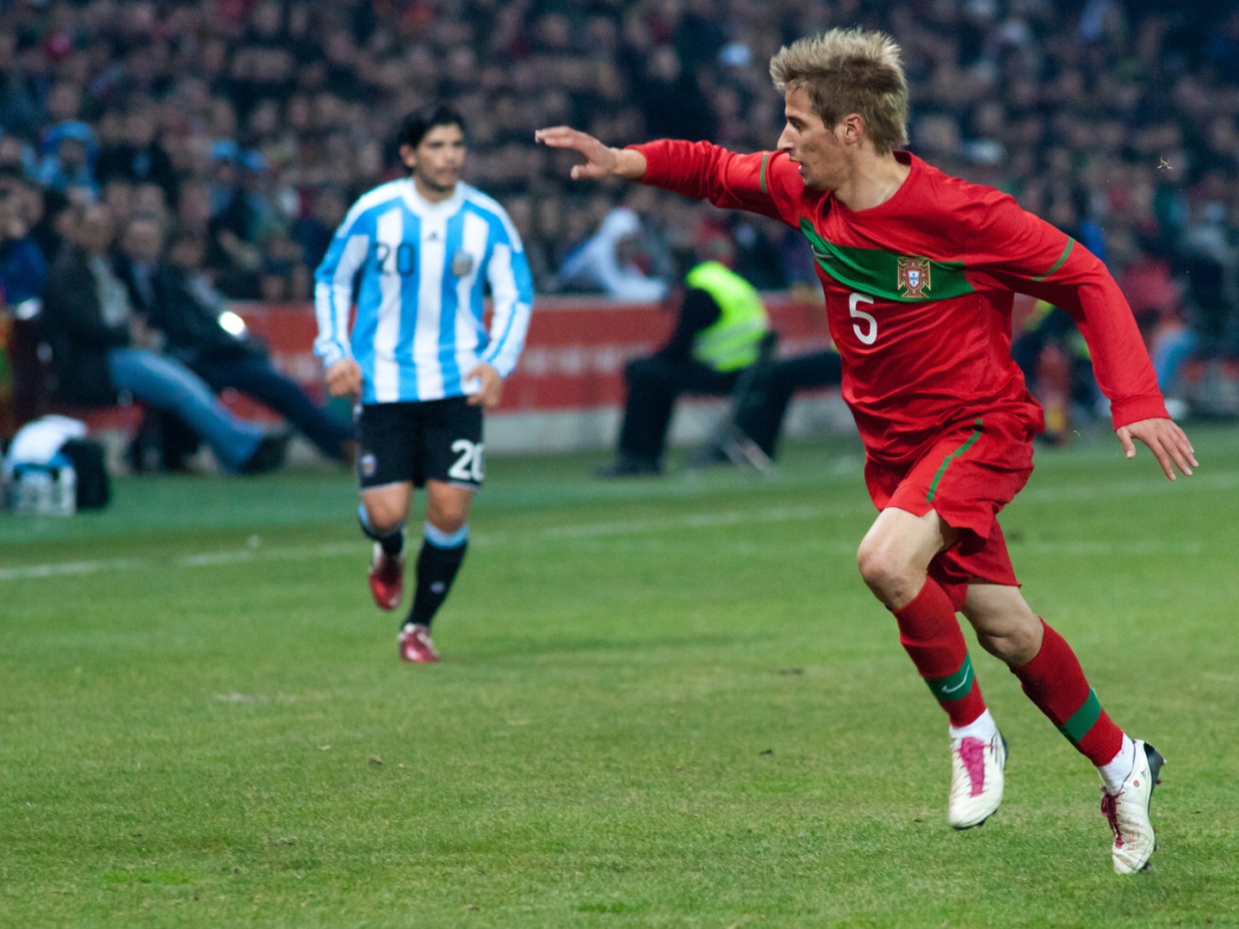 Футболист Реал Мадрид Фабиу Коэнтрау на поле