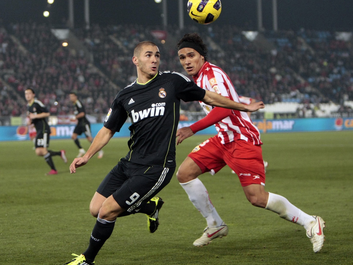 The forward of Real Madrid Karim Benzema is fighting for the ball