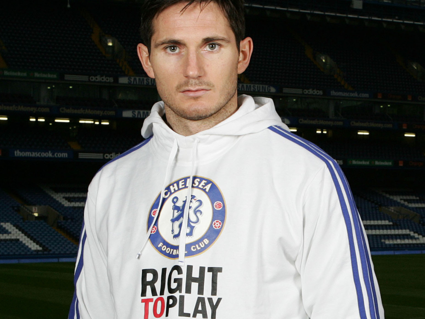 Игрок из Челси Фрэнк Лэмпард крупным планом