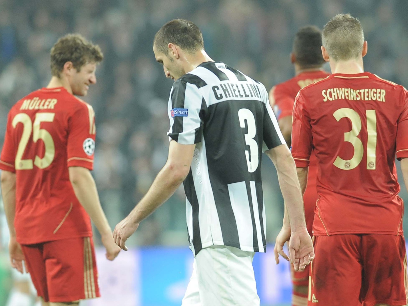 Игрок Ювентуса Джорджо Кьеллини в тылу врага