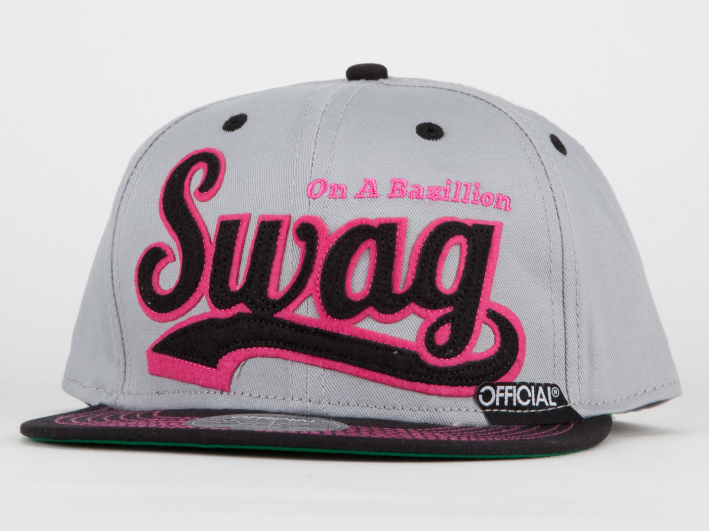 Белая кепка swag