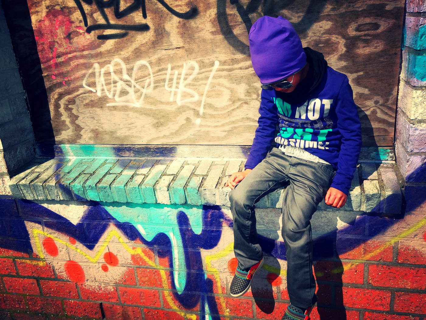 Ребёнок в стиле одежды swag